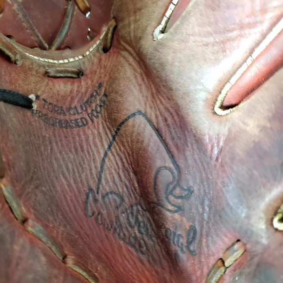 Vintage World series Leather Baseball Glove - Picture 4 of 6